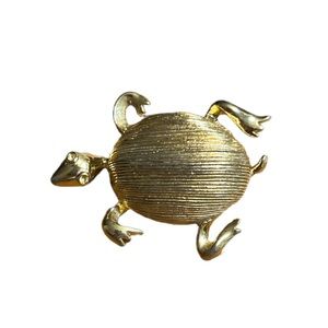 ✨ 3/$15 ✨  Gold Tone Turtle Brooch